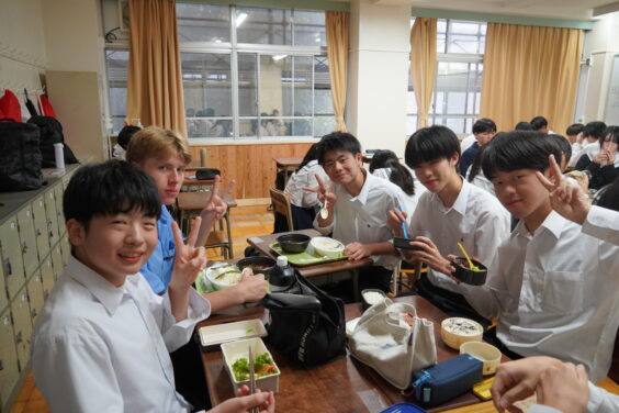 昼食時の様子2