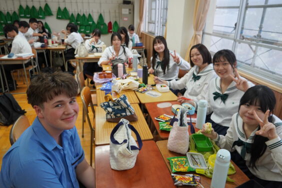 昼食時の様子7