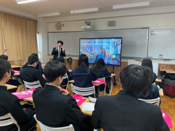 メモを取る生徒
