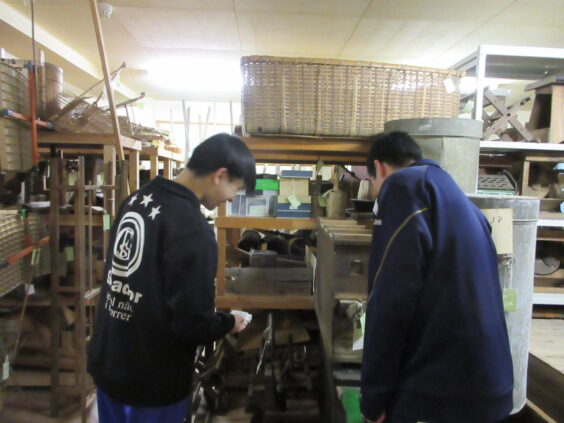 旧農山村具展示館での資料整理作業